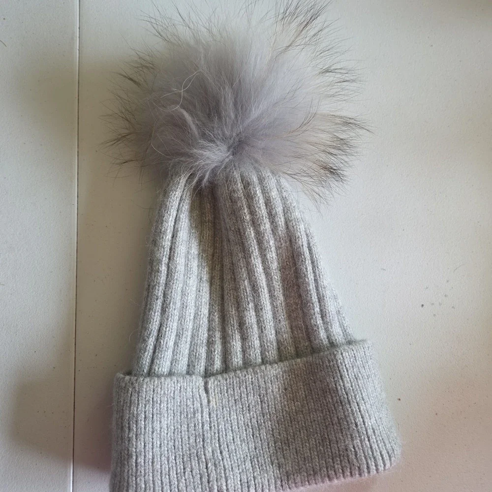 FRR Wool Blend Knit Gray Beanie Hat Genuine Raccoon Fur Pom Pom Winter Warm